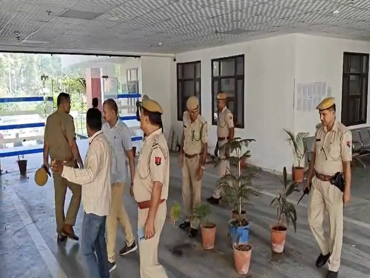 2 बजे तक खाली करो वरना उड़ जाएगा सचिवालय, अलवर में धमकी भरे मेल से फैली सनसनी! 2 बजे तक खाली करो वरना उड़ जाएगा सचिवालय, अलवर में धमकी भरे मेल से फैली सनसनी!