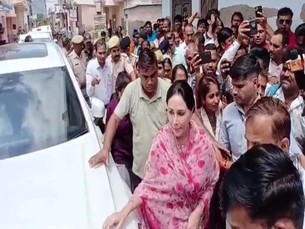 बोराज तालाब की पाल टूटी, बिखरे परिवार, डिप्टी सीएम दीया कुमारी ने 1 करोड़ की आर्थिक मदद का किया एलान