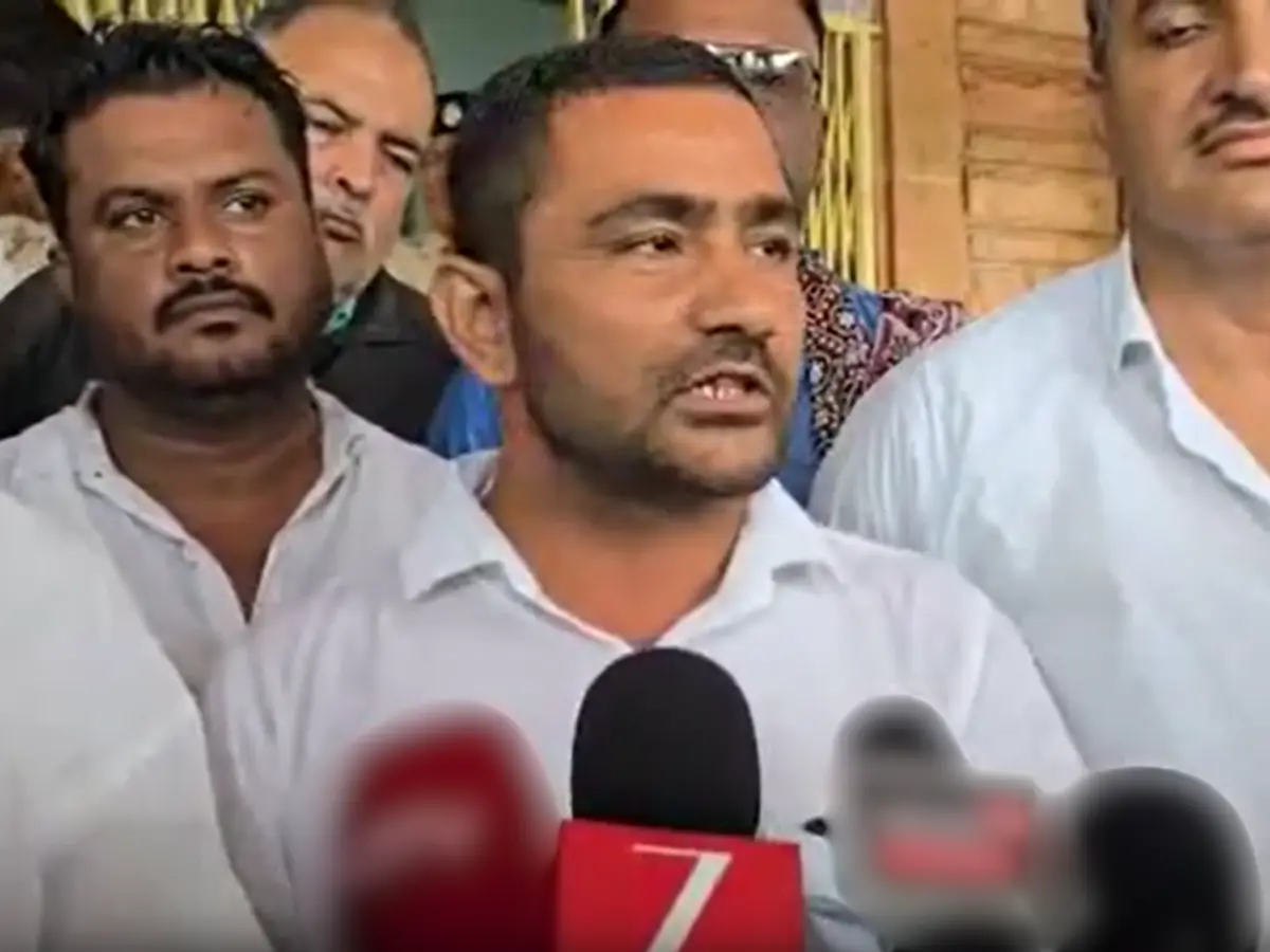बाड़मेर में सड़कों पर उतरे कांग्रेसी, सरकार के खिलाफ बोला हल्ला बाड़मेर में सड़कों पर उतरे कांग्रेसी, सरकार के खिलाफ बोला हल्ला