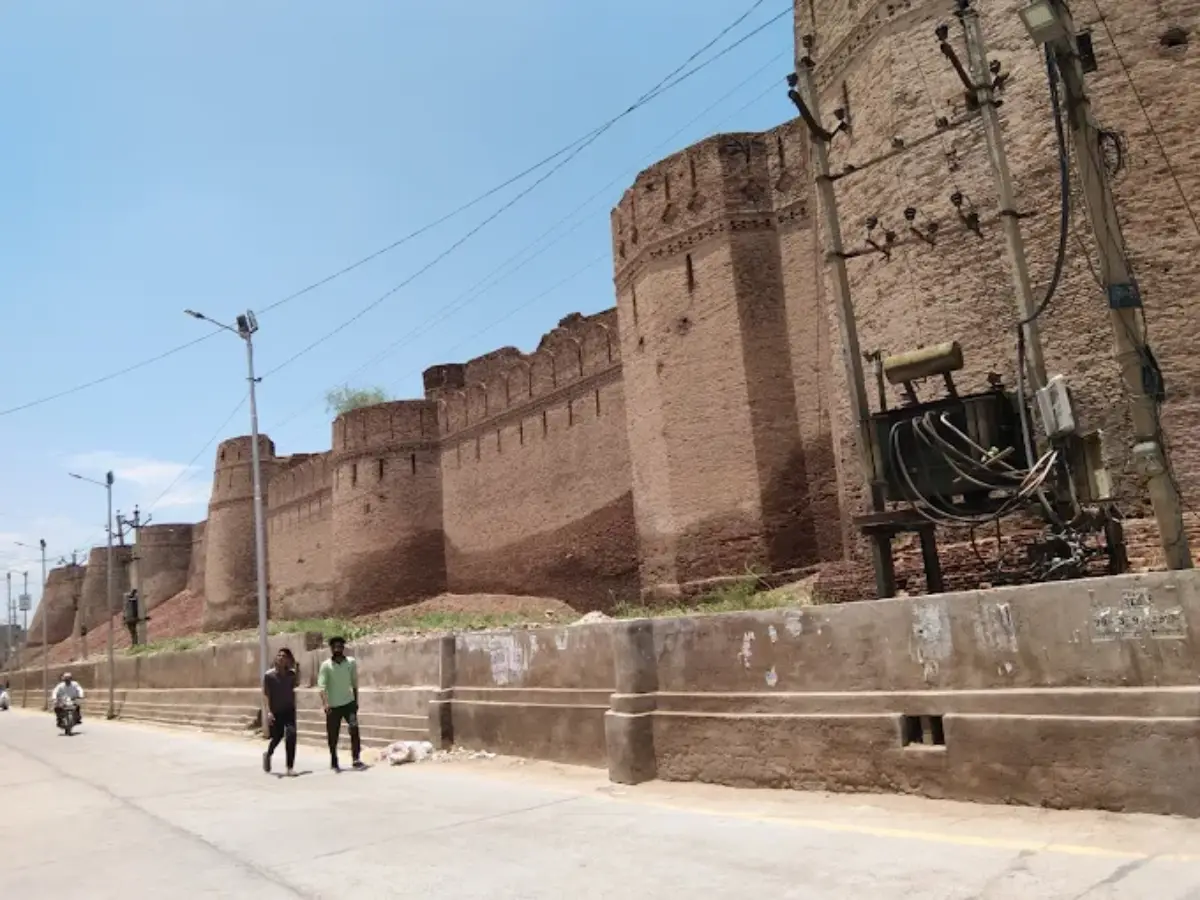 सदियों की लड़ाइयों का गवाह