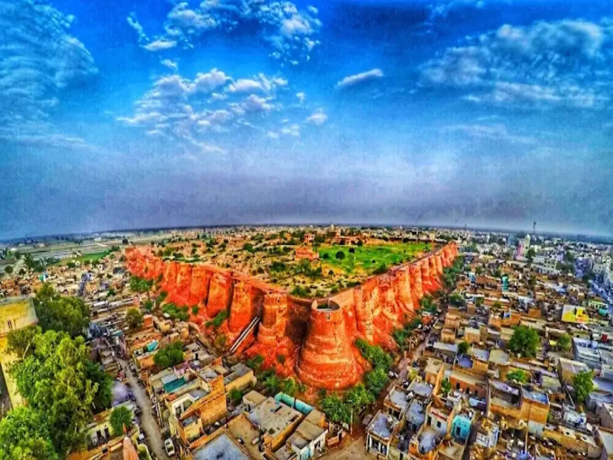 लोकप्रिय धरोहर और पर्यटन आकर्षण