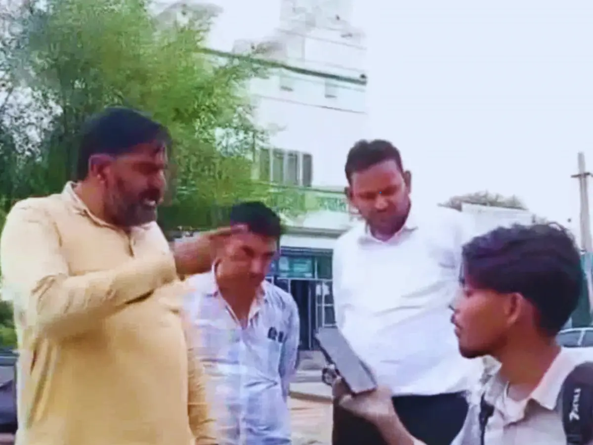 वीवीआईपी के दौरे से ही बनती है सड़क? हनुमानगढ़ फोरलेन की हालत पर लोगों का फूटा गुस्सा वीवीआईपी के दौरे से ही बनती है सड़क? हनुमानगढ़ फोरलेन की हालत पर लोगों का फूटा गुस्सा