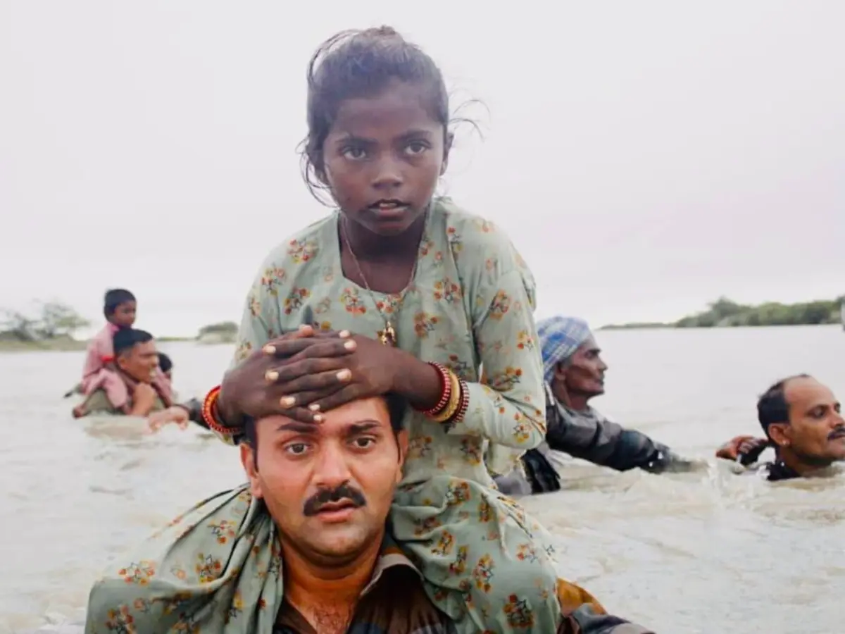 चुनौतीपूर्ण परिस्थितियों के बीच सेना का पराक्रम