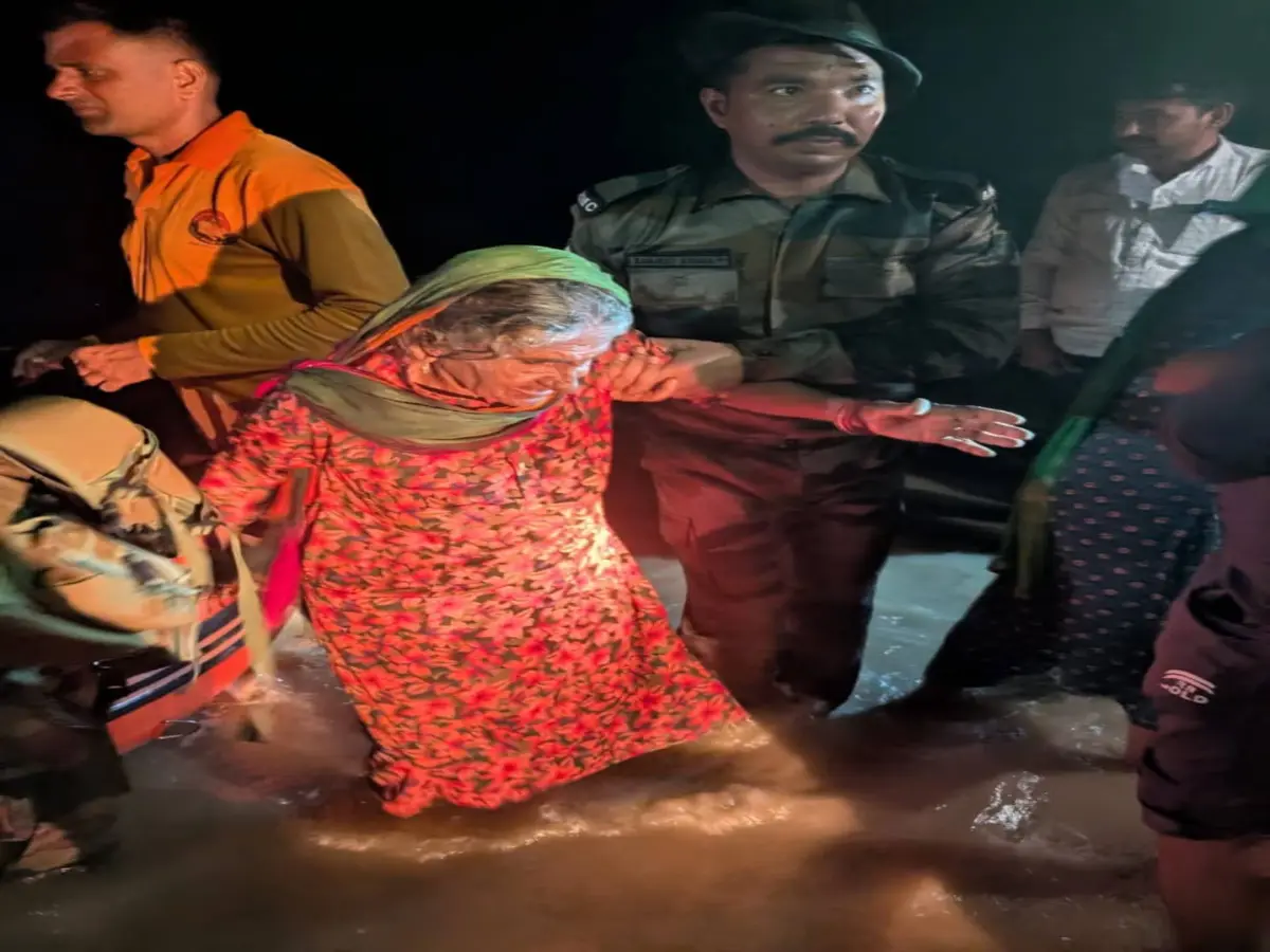 SDRF की टीम ने भी दिया साथ