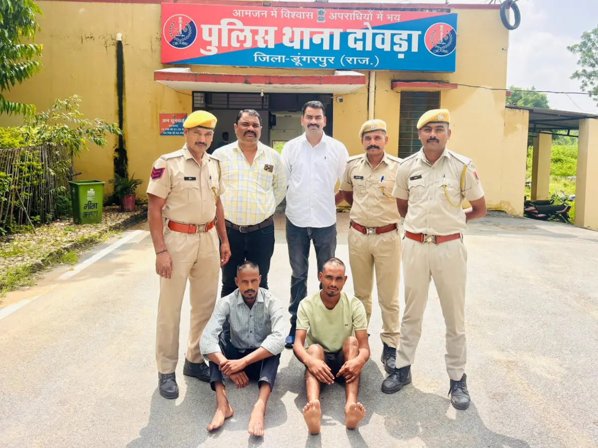 डूंगरपुर में छात्राओं पर बरसाए पत्थर, शिक्षिका से की लूट... एक नाबालिग समेत तीन गिरफ्तार डूंगरपुर में छात्राओं पर बरसाए पत्थर, शिक्षिका से की लूट... एक नाबालिग समेत तीन गिरफ्तार