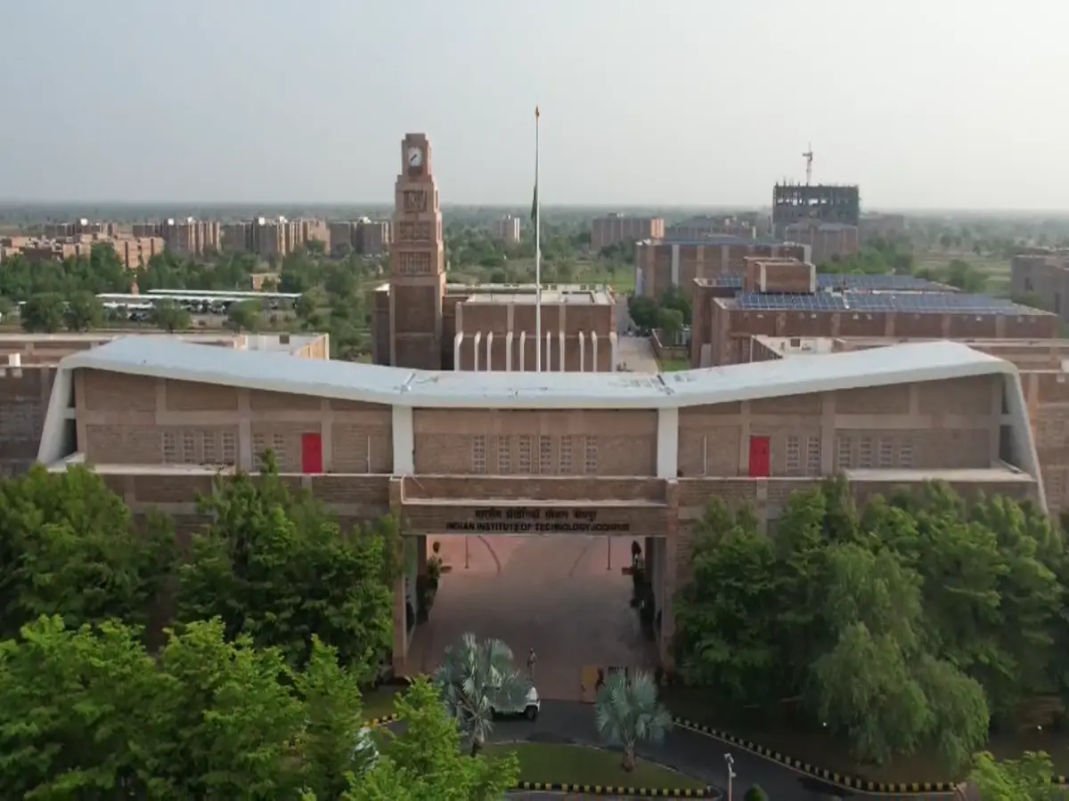 राजस्थान की इस IIT में अब हिंदी में भी होगी B.Tech, जानें कैसे किया जा सकेगा भाषा का चुनाव
