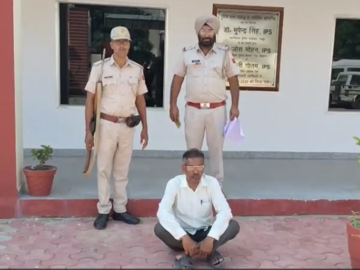 Churu News: पूर्व पार्षद महेन्द्र दिनोदिया गिरफ्तार, लाखो रुपये की धोखाधड़ी Churu News: पूर्व पार्षद महेन्द्र दिनोदिया गिरफ्तार, लाखो रुपये की धोखाधड़ी