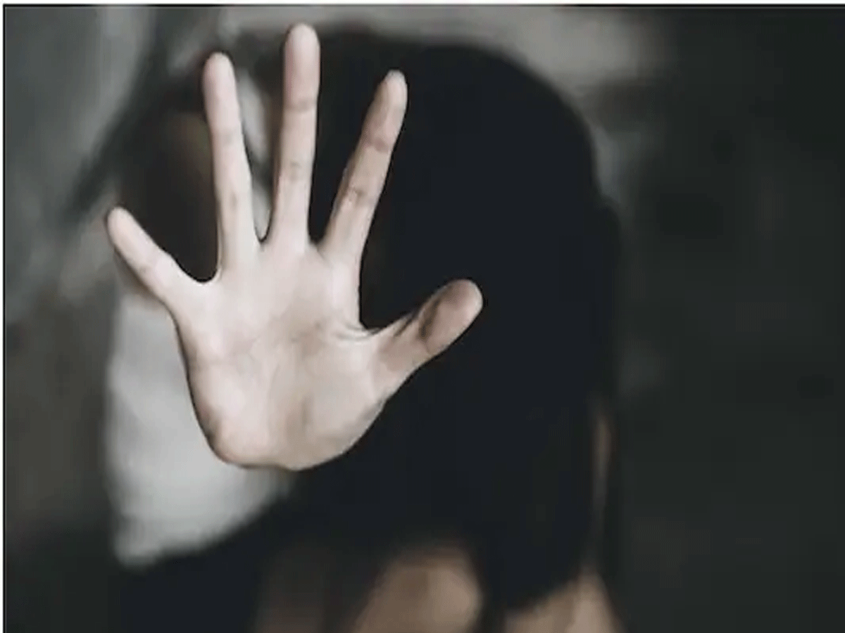 खेत से गाय भगाने गई थी नाबालिग लड़की, 2 लोगों ने की छेड़छाड़, कपड़े फाड़ने की कोशिश खेत से गाय भगाने गई थी नाबालिग लड़की, 2 लोगों ने की छेड़छाड़, कपड़े फाड़ने की कोशिश