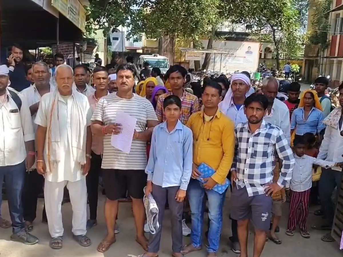 हिण्डौन में आधार सेवा पर संकट! लोगों ने किया प्रशासन के खिलाफ प्रदर्शन हिण्डौन में आधार सेवा पर संकट! लोगों ने किया प्रशासन के खिलाफ प्रदर्शन