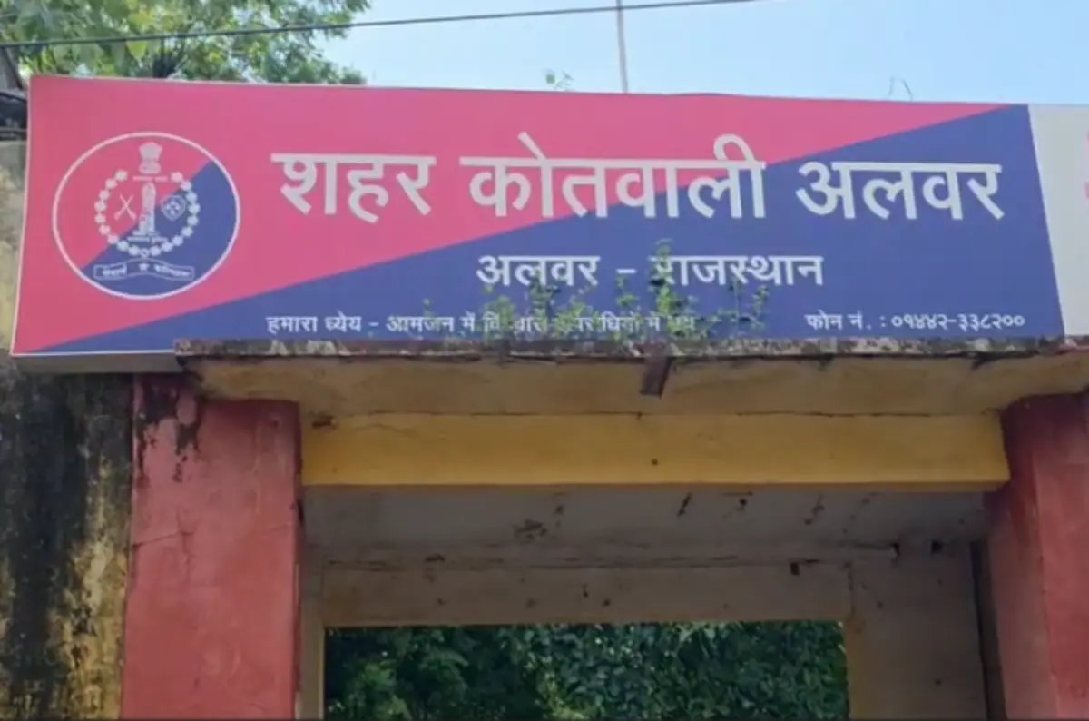 Alwar: AXIS और ICICI बैंक कर्मचारी बाइक चोरी, महज 10 सेकंड में तोड़ा लॉक