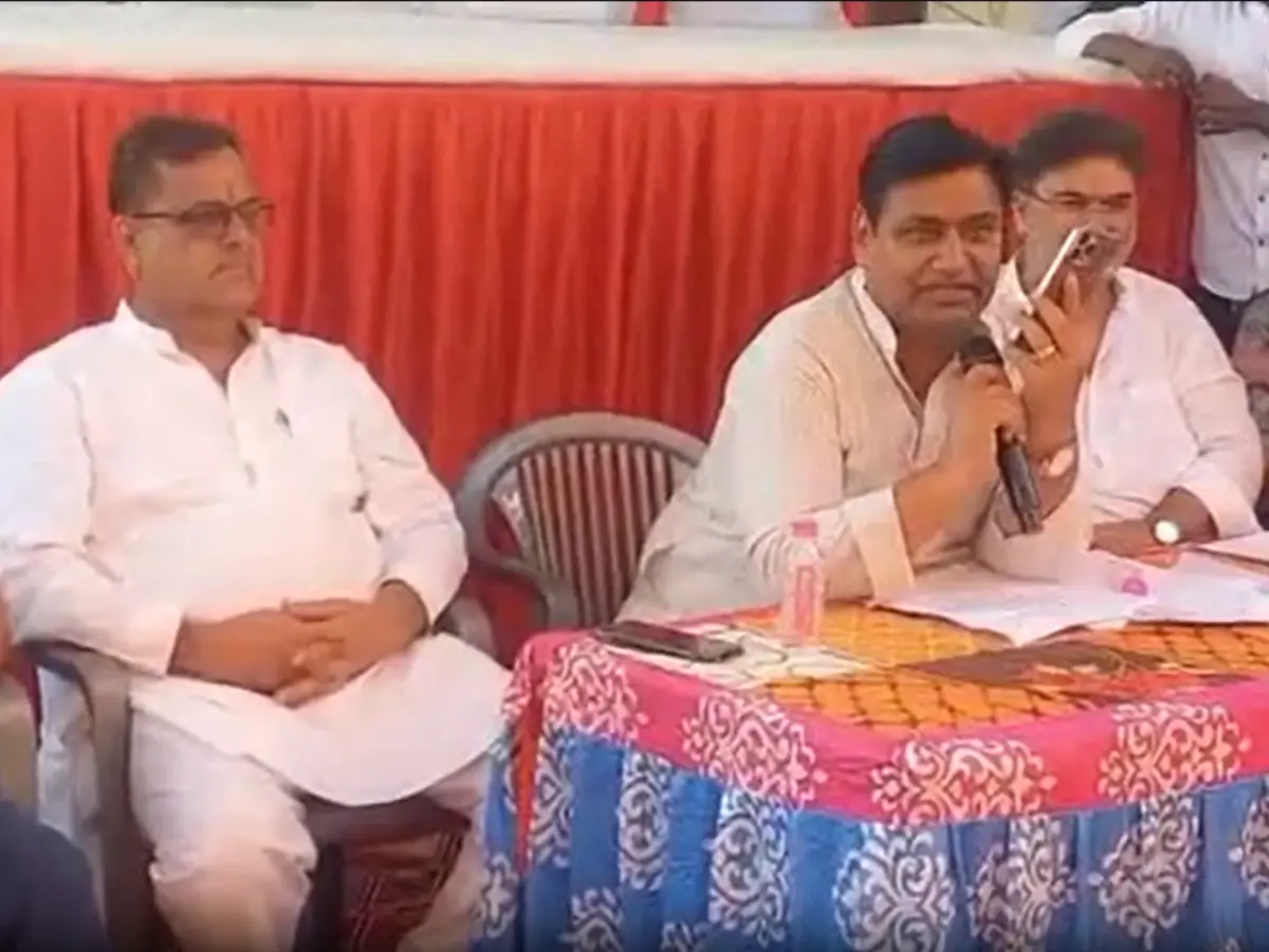 प्रशासन शहरों व गांवों के संग अभियान से लाभ होने वाला नहीं- गोविंद सिंह डोटासरा प्रशासन शहरों व गांवों के संग अभियान से लाभ होने वाला नहीं- गोविंद सिंह डोटासरा
