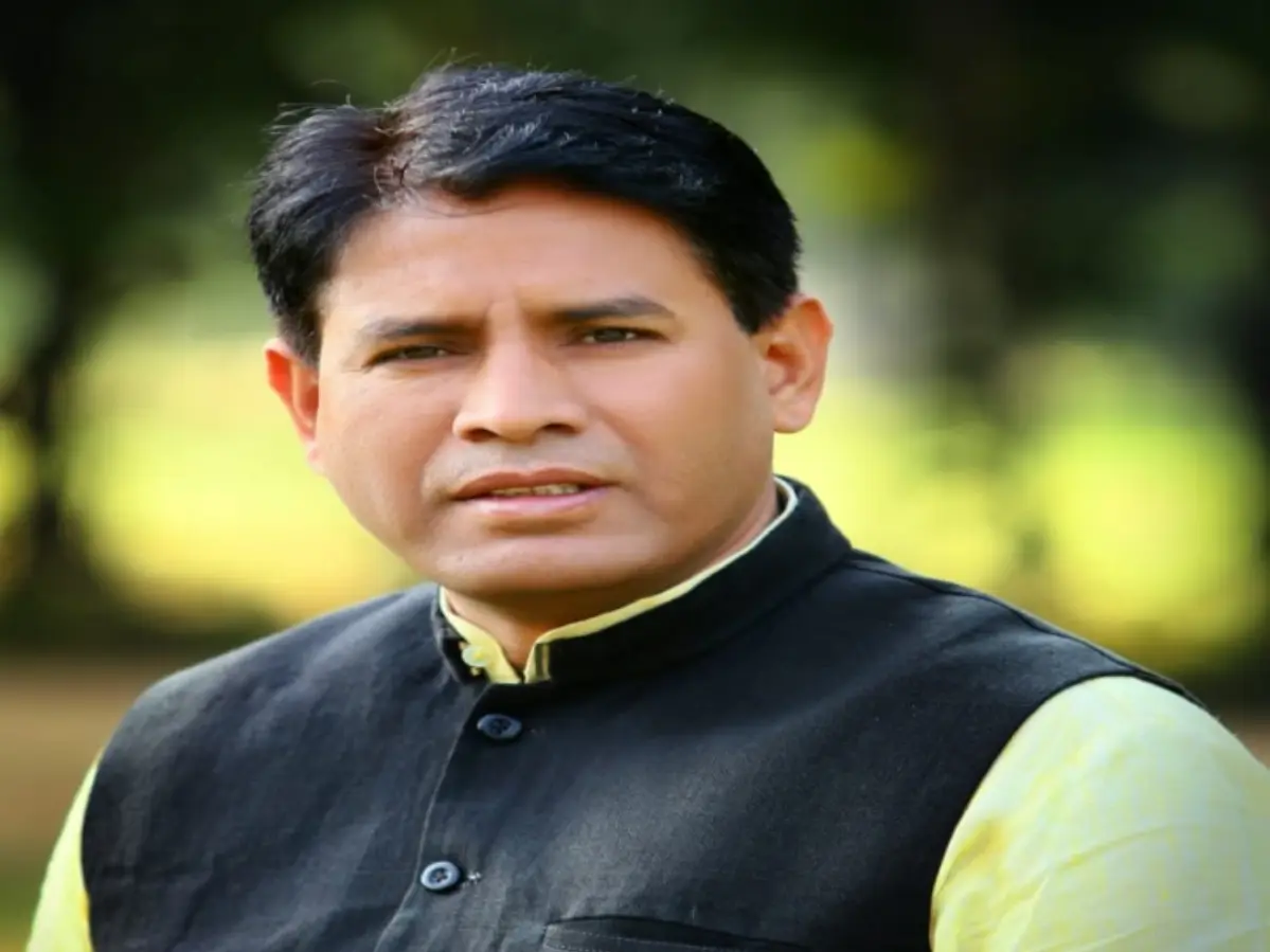 बयाना के पूर्व MLA के घर में घुसे 50 लोग, किया परिवार पर जानलेवा हमला बयाना के पूर्व MLA के घर में घुसे 50 लोग, किया परिवार पर जानलेवा हमला