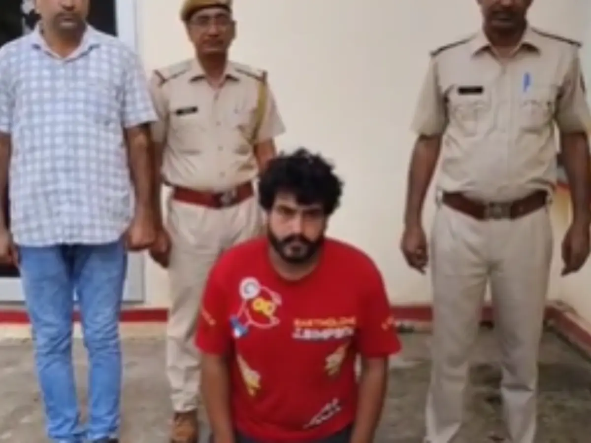 Sikar News: नीमकाथाना पुलिस का एक्शन, 9 महीने से फरार हत्यारोपी बालाजी नगर से दबोचा गया Sikar News: नीमकाथाना पुलिस का एक्शन, 9 महीने से फरार हत्यारोपी बालाजी नगर से दबोचा गया