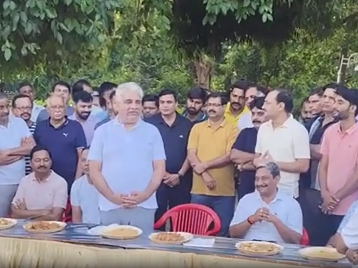 अलवर के कंपनी बाग में मॉर्निंग वॉक पर निकले MP भूपेंद्र यादव, जनता से की बातचीत