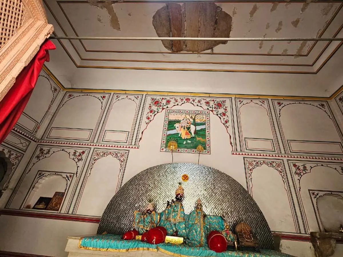 देवस्थान विभाग के जयपुर मंदिरों पर ये कैसा खतरा , क्या प्रभु खुद करेंगे चमत्कार ? देवस्थान विभाग के जयपुर मंदिरों पर ये कैसा खतरा , क्या प्रभु खुद करेंगे चमत्कार ?