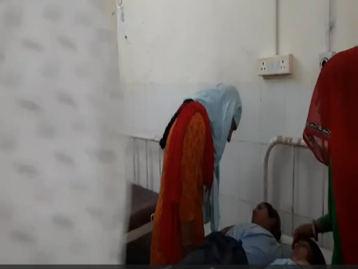 दौसा में मासूमों पर टूटा कहर! स्कूल का खाना बना जहर, 50 से ज्यादा बच्चे बीमार दौसा में मासूमों पर टूटा कहर! स्कूल का खाना बना जहर, 50 से ज्यादा बच्चे बीमार