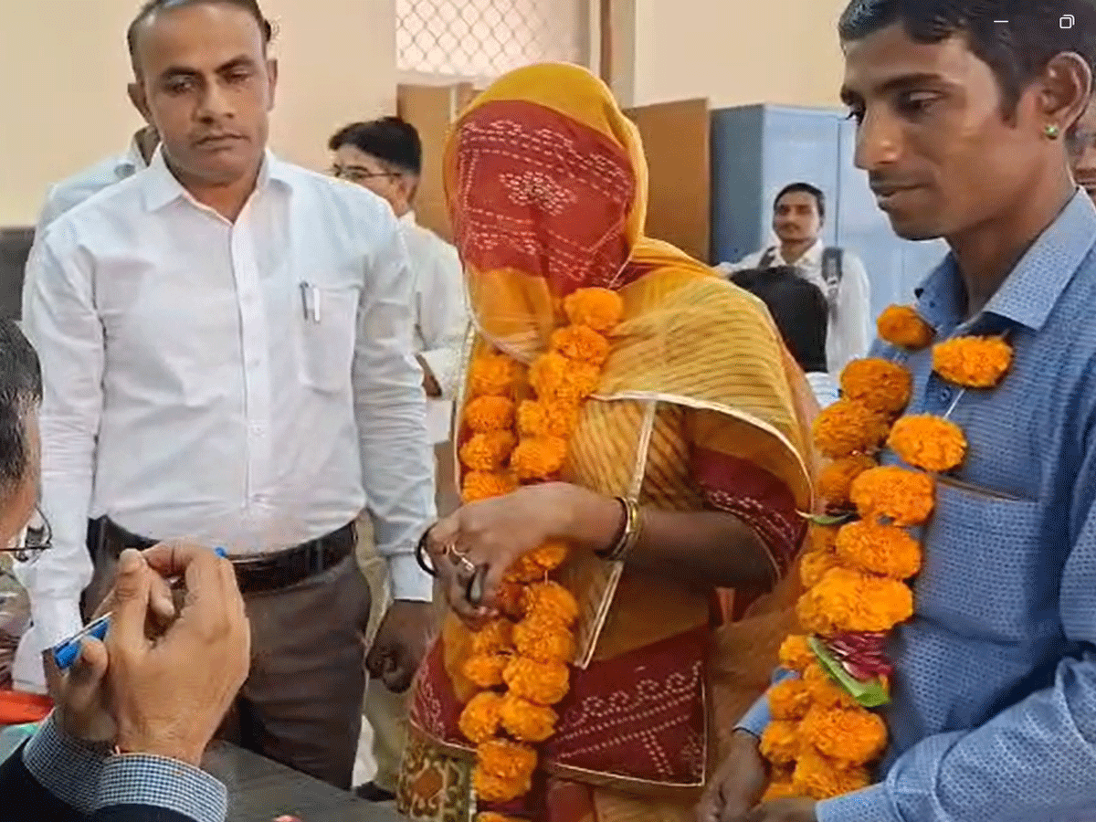 राजस्थान की अदालत में तलाक की अर्जी वापस, आंखों में आंसू भरकर 2 साल बाद फिर मिले पति-पत्नी!