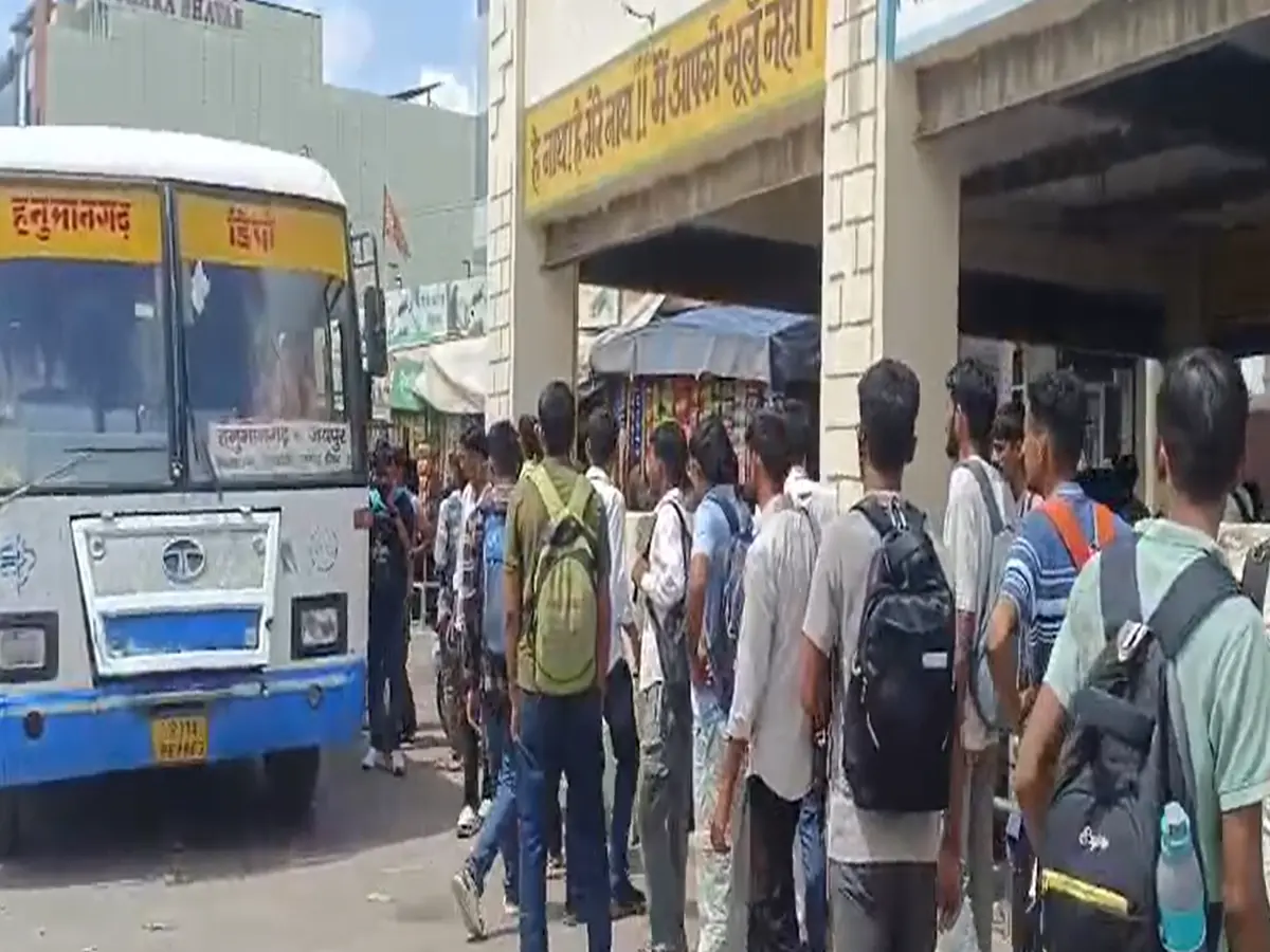 सरकार की फ्री बस यात्रा बनी अभिशाप! आखिर क्यों छलक उठा अभ्यर्थियों का गुस्सा? सरकार की फ्री बस यात्रा बनी अभिशाप! आखिर क्यों छलक उठा अभ्यर्थियों का गुस्सा?