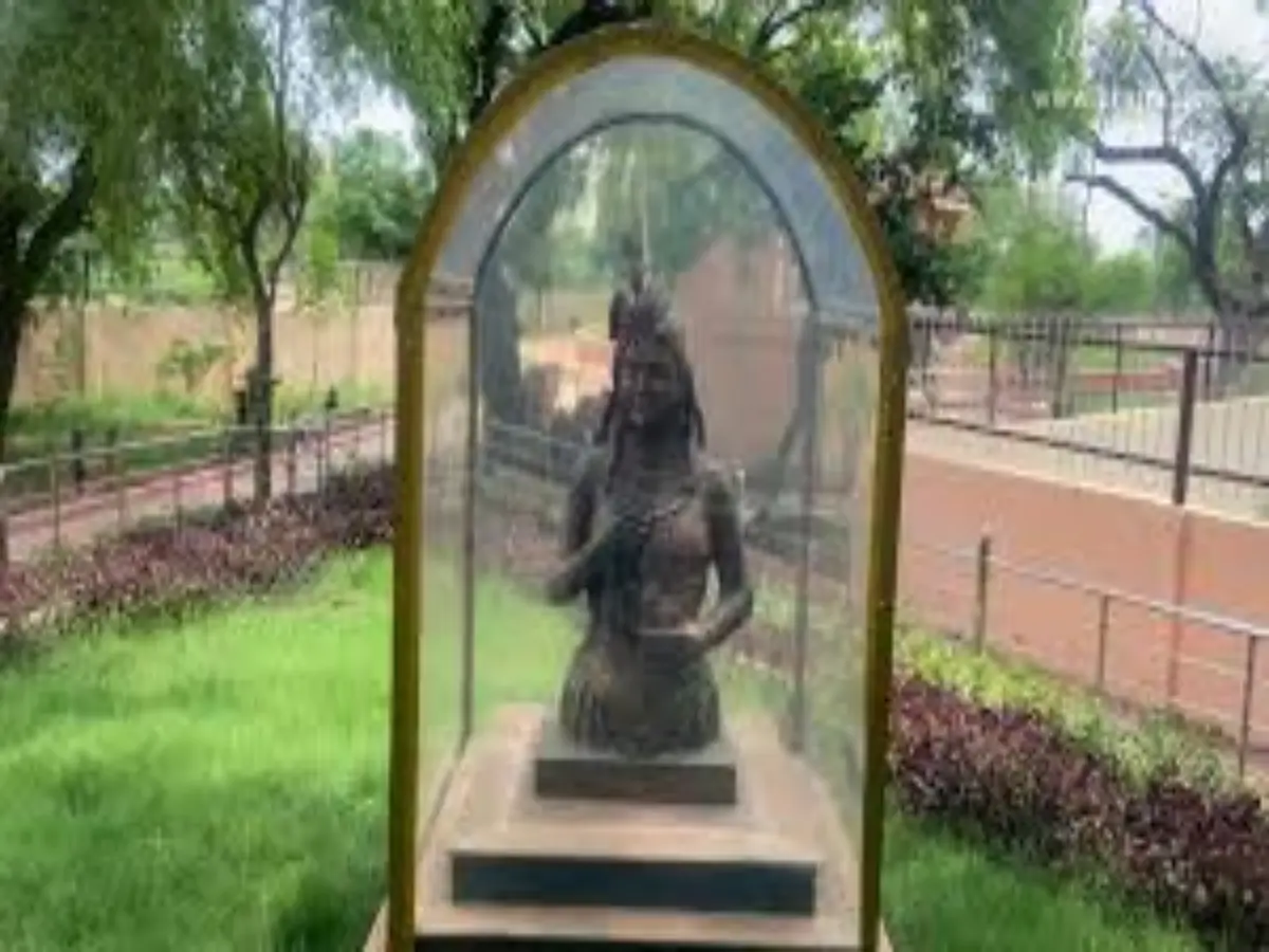 समाधि वृंदावन मैं है स्थित