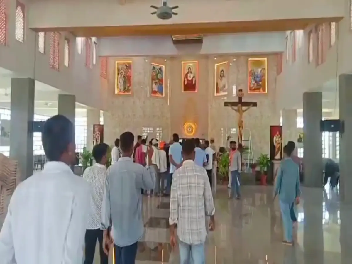 स्कूल के नाम पर चर्च! डूंगरपुर में धर्म परिवर्तन का बड़ा खुलासा?