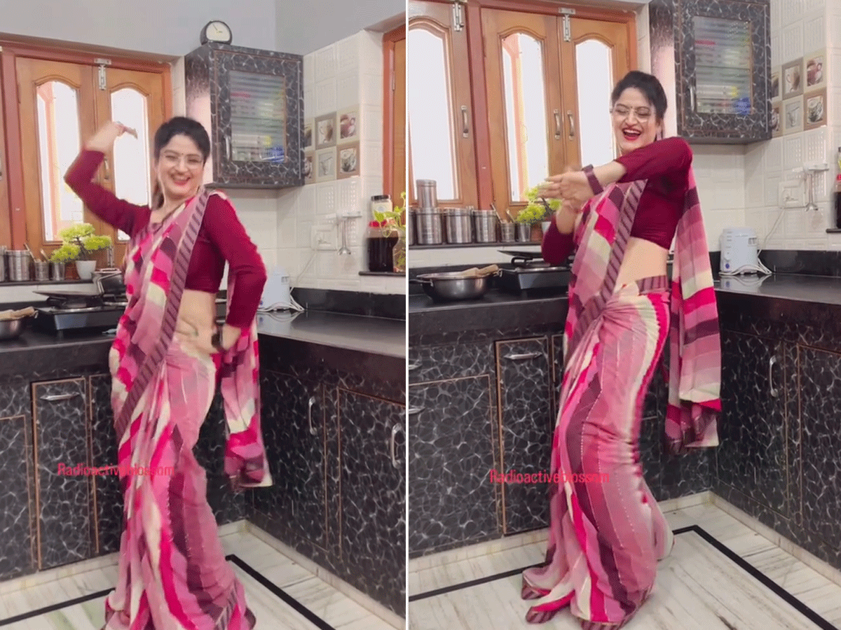 Viral Video: किचन में काम करते-करते नाचने लगी राजस्थानी बहू, इंटरनेट पर आ गई व्यूज की बाढ़ Viral Video: किचन में काम करते-करते नाचने लगी राजस्थानी बहू, इंटरनेट पर आ गई व्यूज की बाढ़