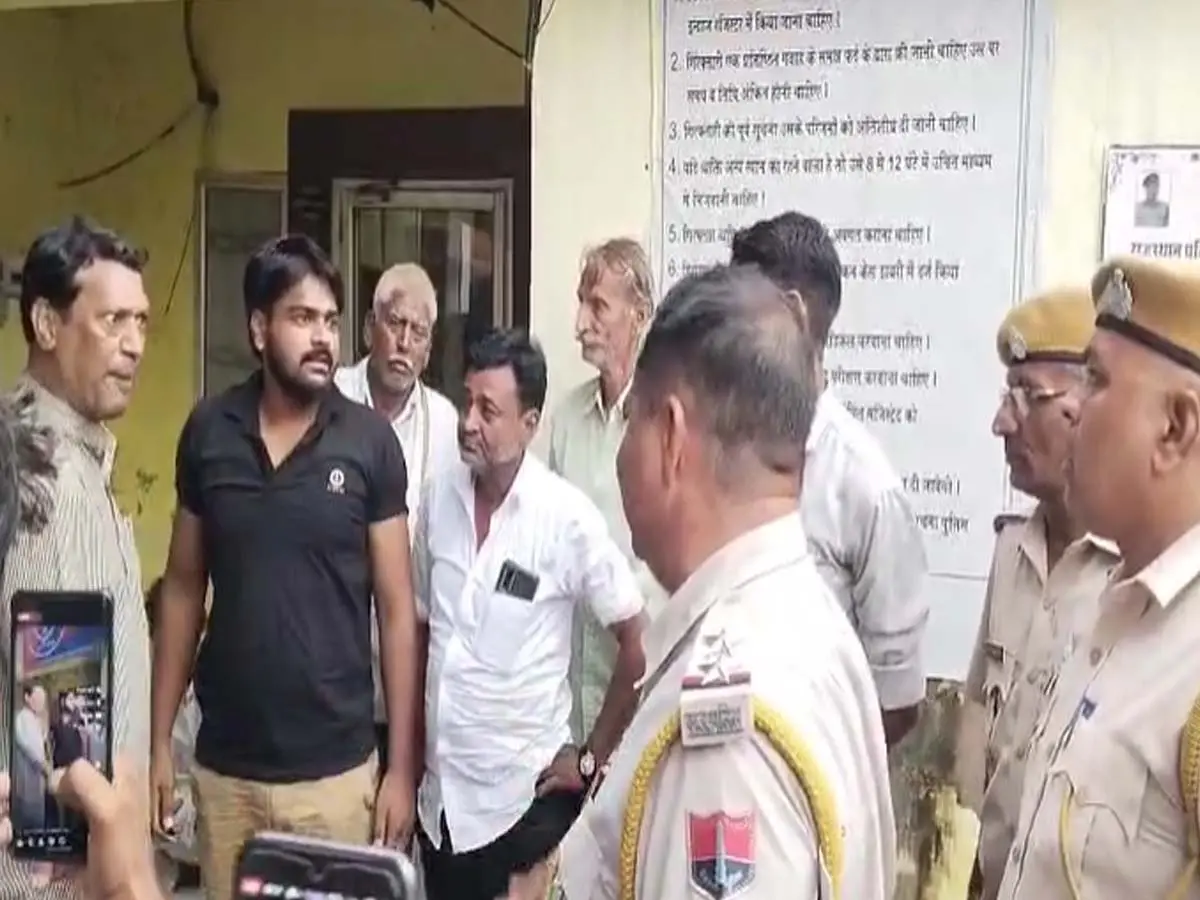 भरतपुर के बसई गांव में प्रेमी युगल भागा गांव में छिड़ी जंग भरतपुर के बसई गांव में प्रेमी युगल भागा गांव में छिड़ी जंग