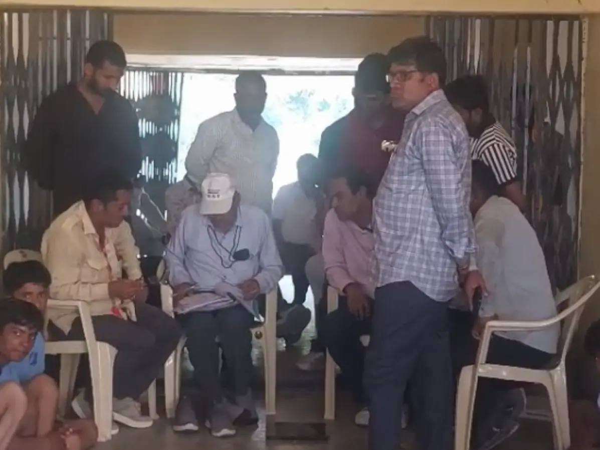 Jaisalmer: मैदान के बाहर कबड्डी का सुपरहिट मुकाबला, एक की टक्कर से 4 आउट Jaisalmer: मैदान के बाहर कबड्डी का सुपरहिट मुकाबला, एक की टक्कर से 4 आउट