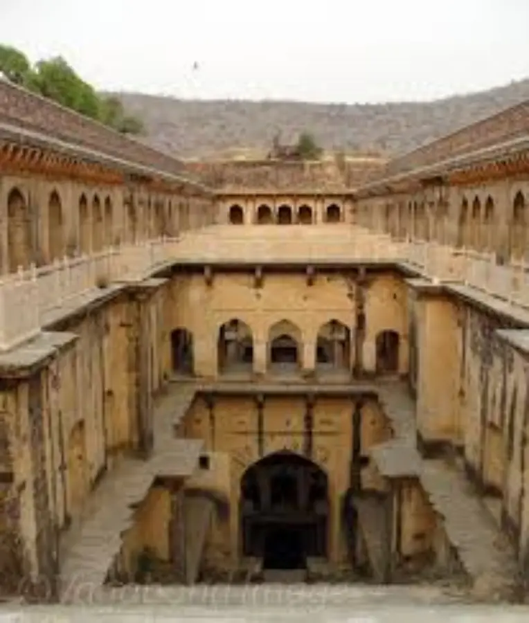 neemrana bawdi