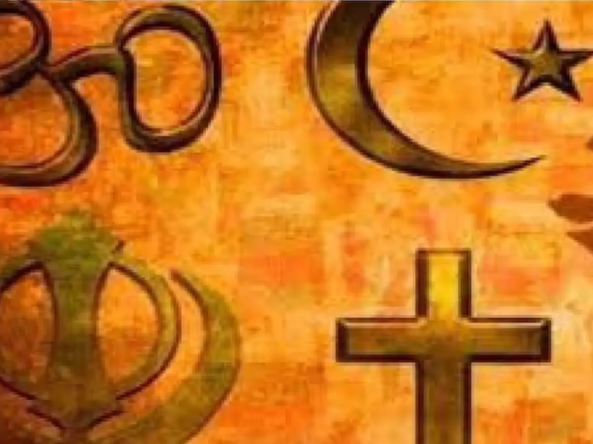 धर्मांतरण के बाद बोला बेटा- पिता की मौत पर अंतिम संस्कार नहीं कब्र की रखी मांग धर्मांतरण के बाद बोला बेटा- पिता की मौत पर अंतिम संस्कार नहीं कब्र की रखी मांग