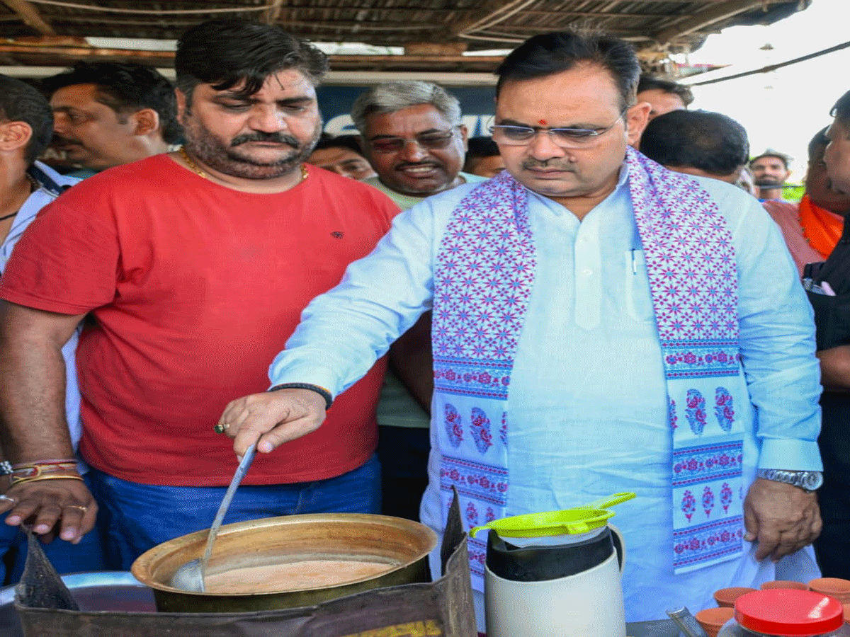 PM मोदी के जन्मदिन पर CM भजनलाल ने सबको पिलायी चाय, किया डिजिटल पेमेंट PM मोदी के जन्मदिन पर CM भजनलाल ने सबको पिलायी चाय, किया डिजिटल पेमेंट