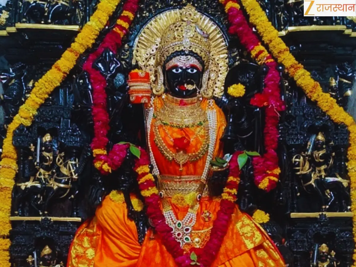 तीन रूपों में दर्शन