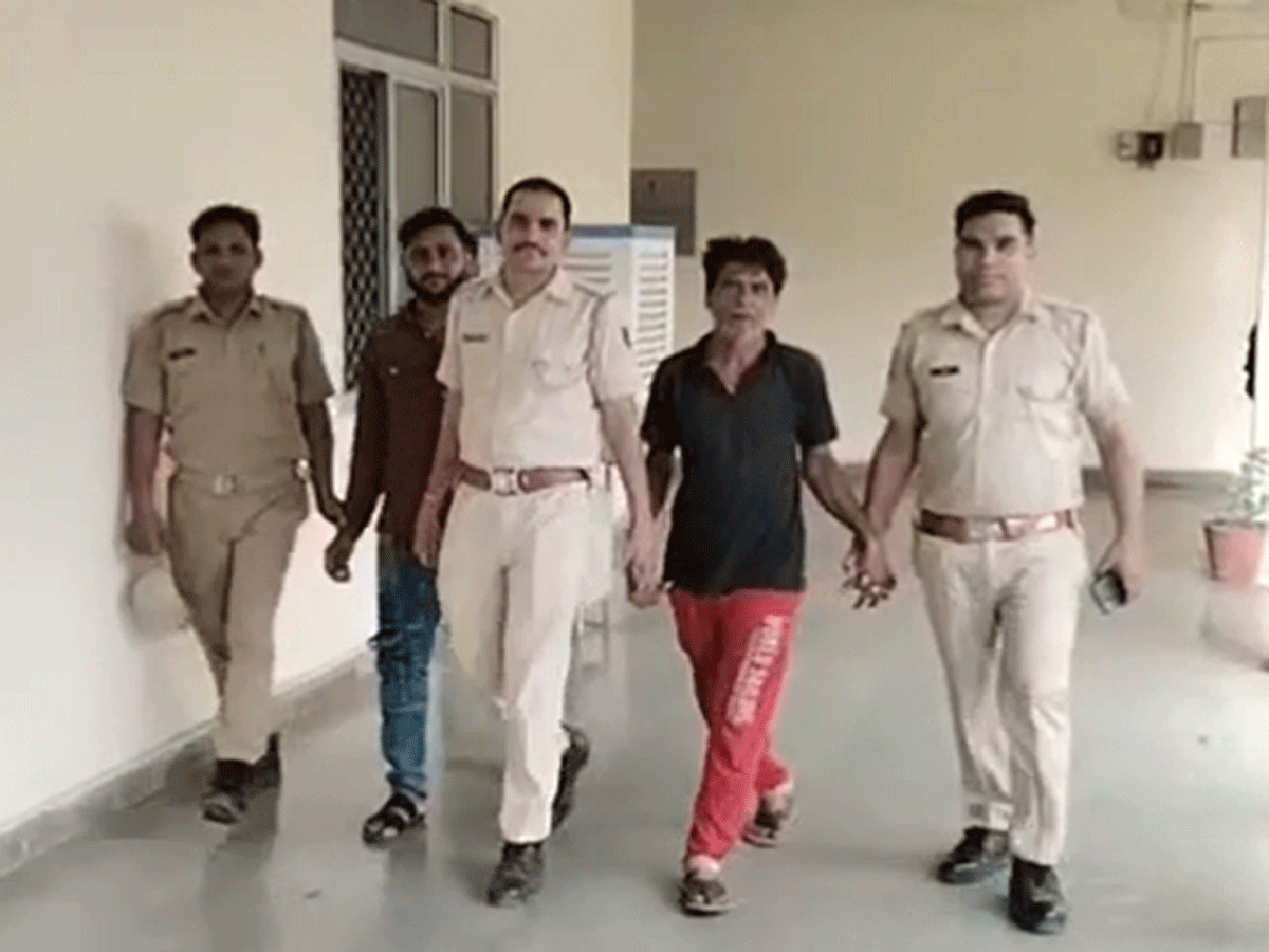 प्रतापगढ़ में पत्रकार के परिवार के साथ मारपीट करने के मामले में 2 अरोपी अरेस्ट प्रतापगढ़ में पत्रकार के परिवार के साथ मारपीट करने के मामले में 2 अरोपी अरेस्ट