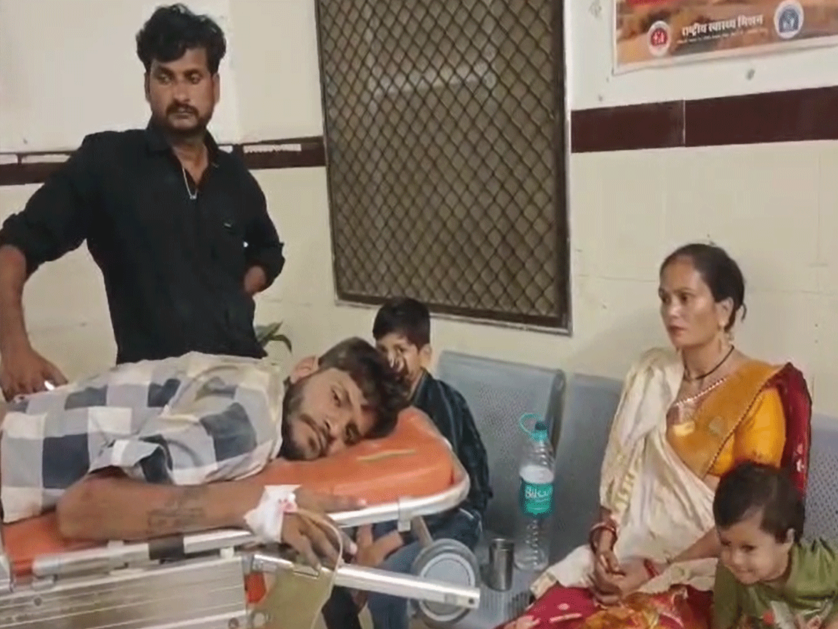 सीकर में खाटू धाम के लिए जा रहे श्याम श्रद्धालु को कार ने मारी टक्कर, गंभीर रूप से घायल