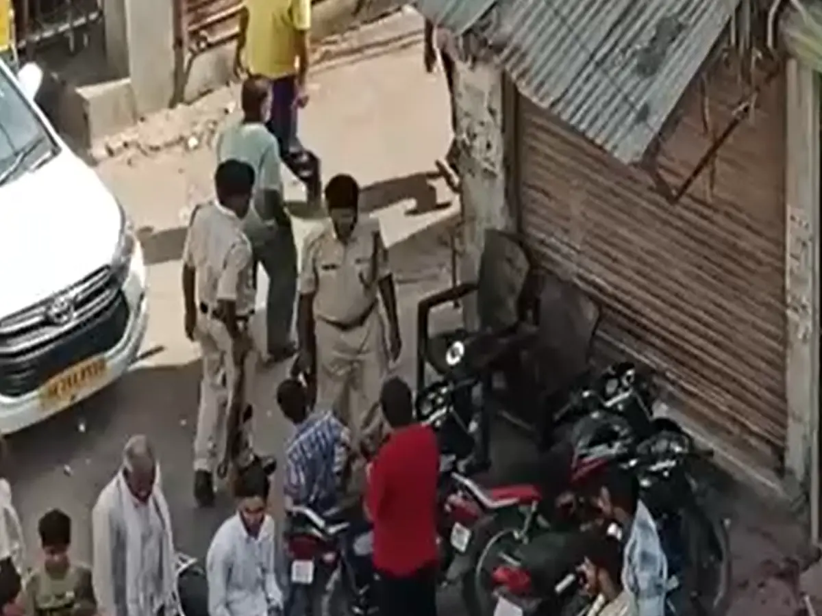 बीकानेर में फिलिस्तीनी कनेक्शन की जांच! ED की कार्रवाई से मचा हड़कंप, खुल सकते हैं कई राज बीकानेर में फिलिस्तीनी कनेक्शन की जांच! ED की कार्रवाई से मचा हड़कंप, खुल सकते हैं कई राज