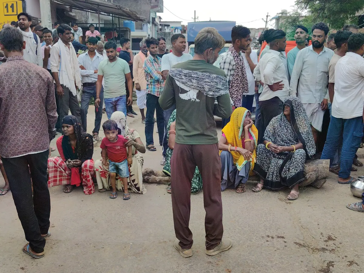 Sawai Madhopur: नलों से आ रहा गंदा पानी, गुस्से में महिलाओं ने किया हाईवे जाम Sawai Madhopur: नलों से आ रहा गंदा पानी, गुस्से में महिलाओं ने किया हाईवे जाम