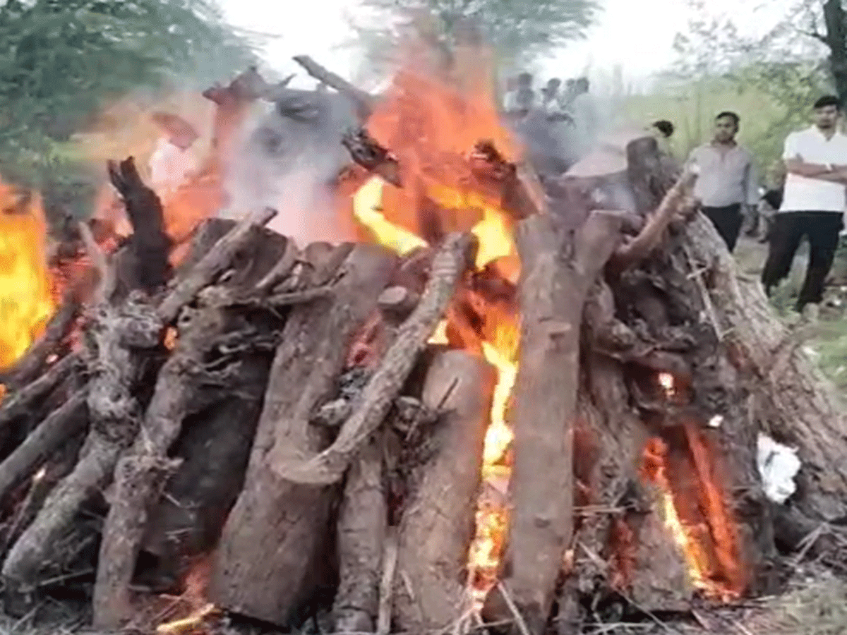 Funeral of two sons along with father
