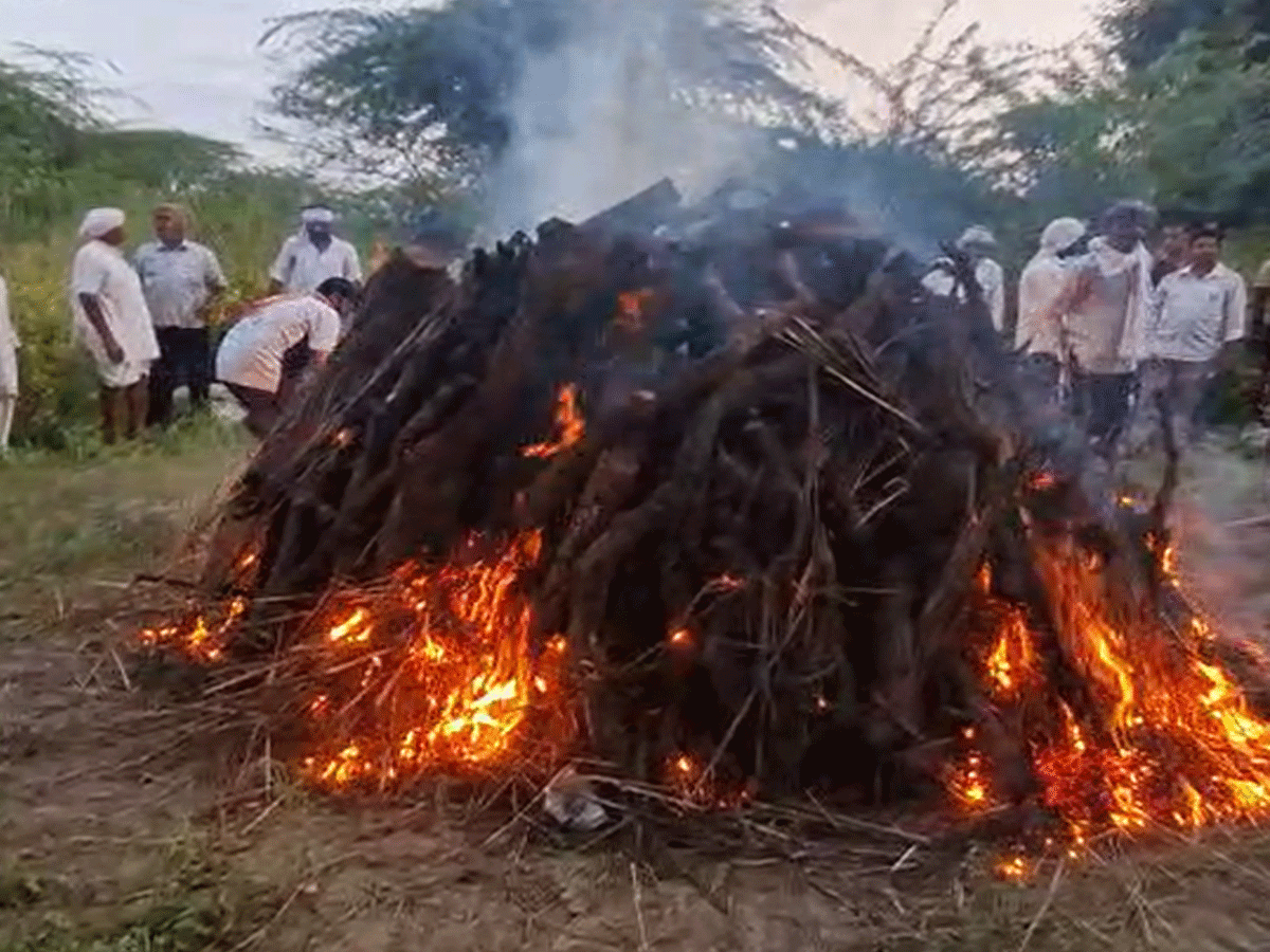 Funeral of two sons along with father
