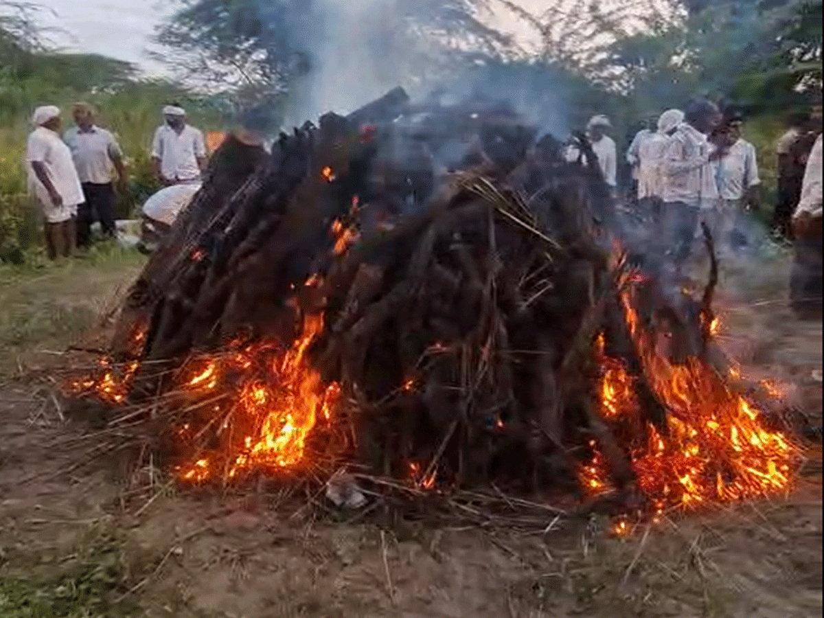 Funeral of two sons along with father