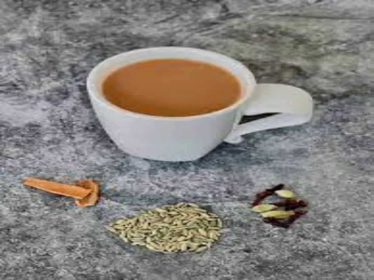 केसर डालें और रंग-स्वाद सेट करें