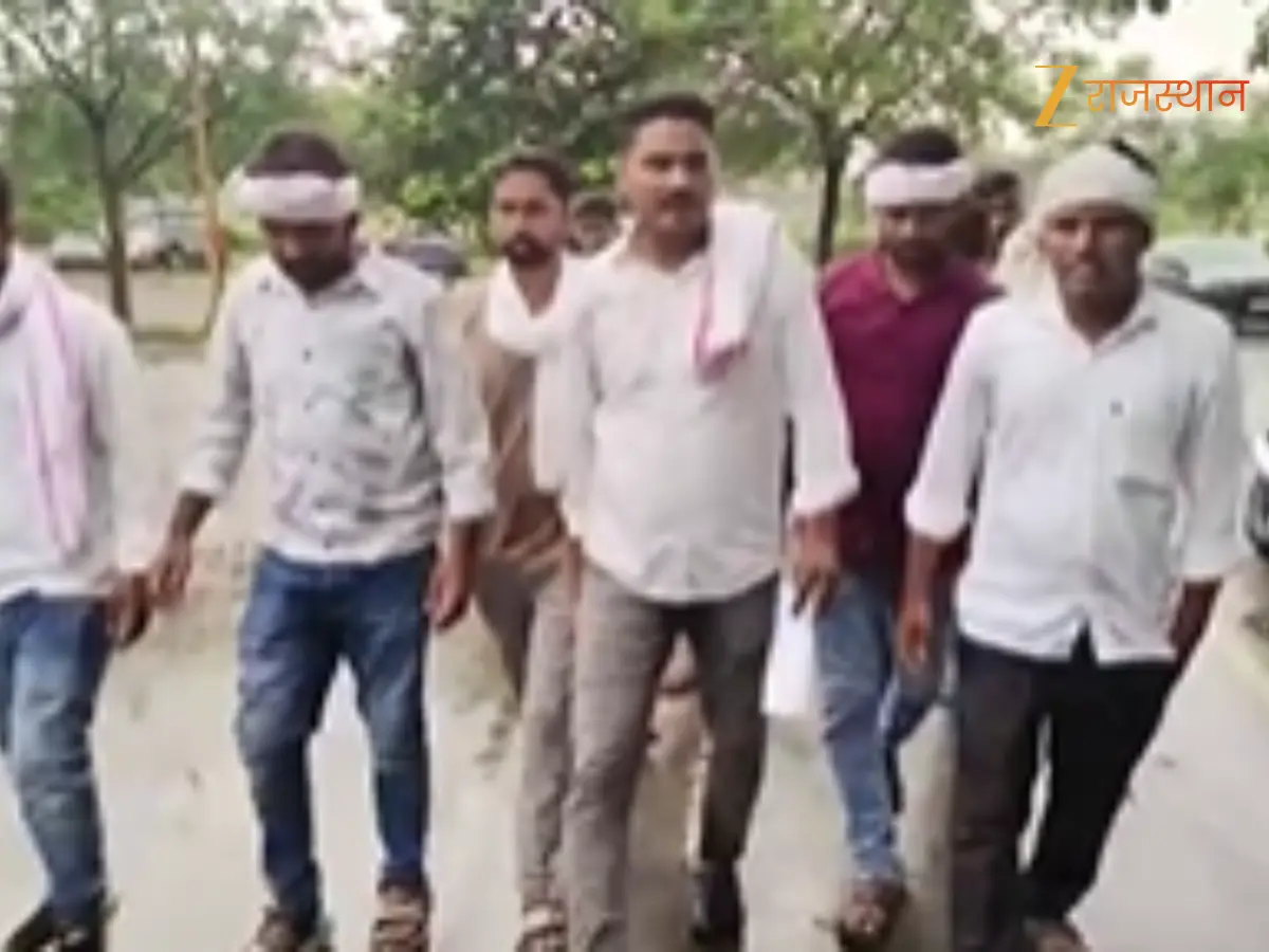 Pratapgarh News:  कक्षा 4 अंग्रेजी किताब से मानगढ़ धाम अध्याय हटाया,भील संगठन ने किया हल्ला-बोल