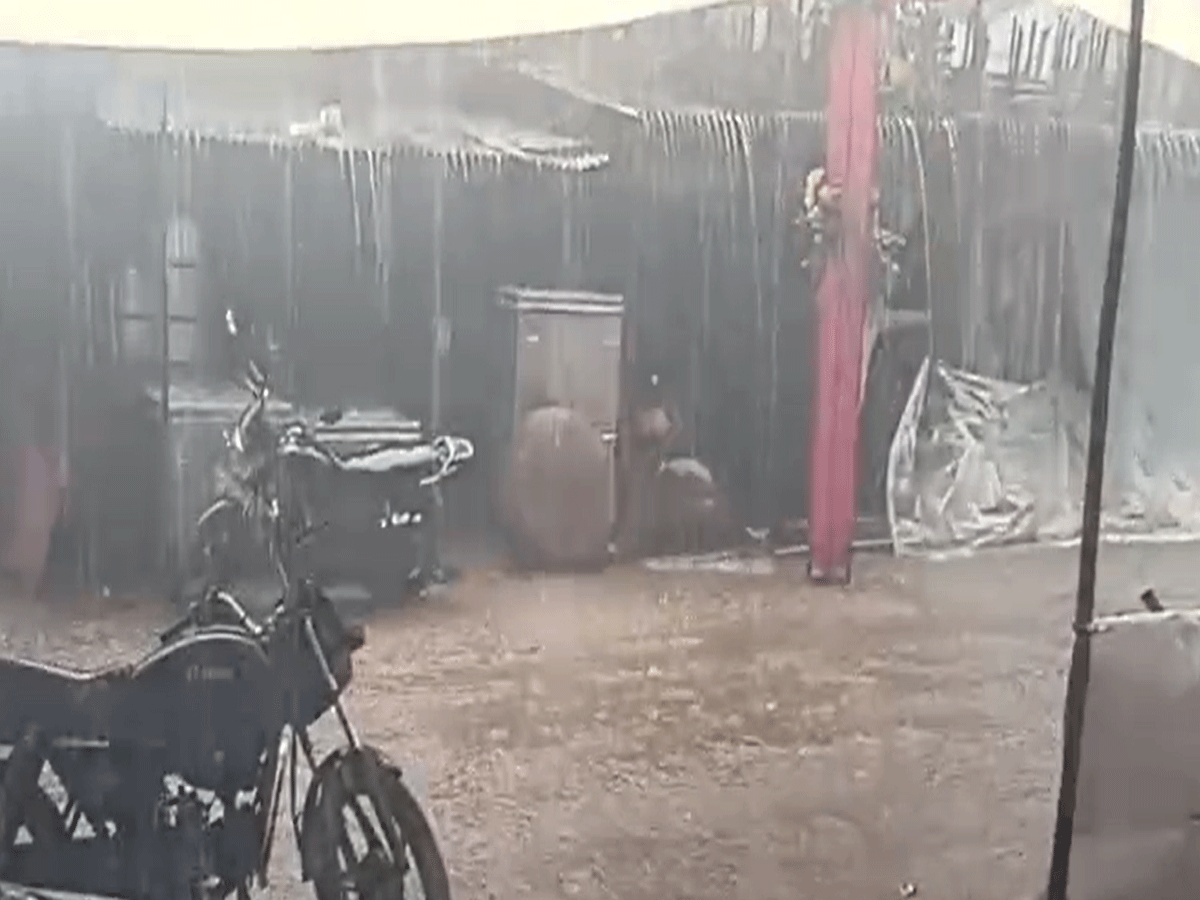 Bundi Weather Update: नैनवा में बिगड़ा मौसम का मिजाज, तेज हवाओं के साथ हुई बारिश का दौर जारी
