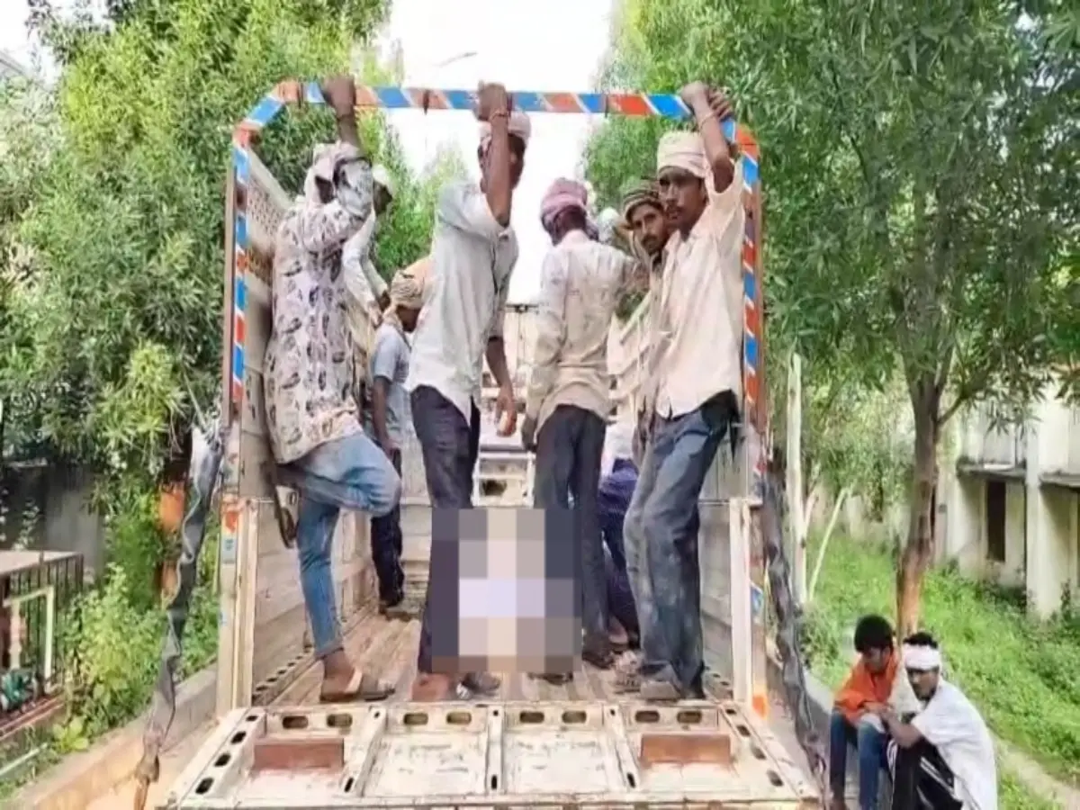 खिड़की से लटका मिला युवक… रहस्यमयी मौत से गूंज उठा डूंगरपुर! खिड़की से लटका मिला युवक… रहस्यमयी मौत से गूंज उठा डूंगरपुर!