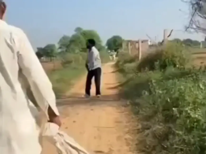 Alwar News: जमीनी विवाद में खूनी संघर्ष, खेत में पति-पत्नी पर चली गोली Alwar News: जमीनी विवाद में खूनी संघर्ष, खेत में पति-पत्नी पर चली गोली