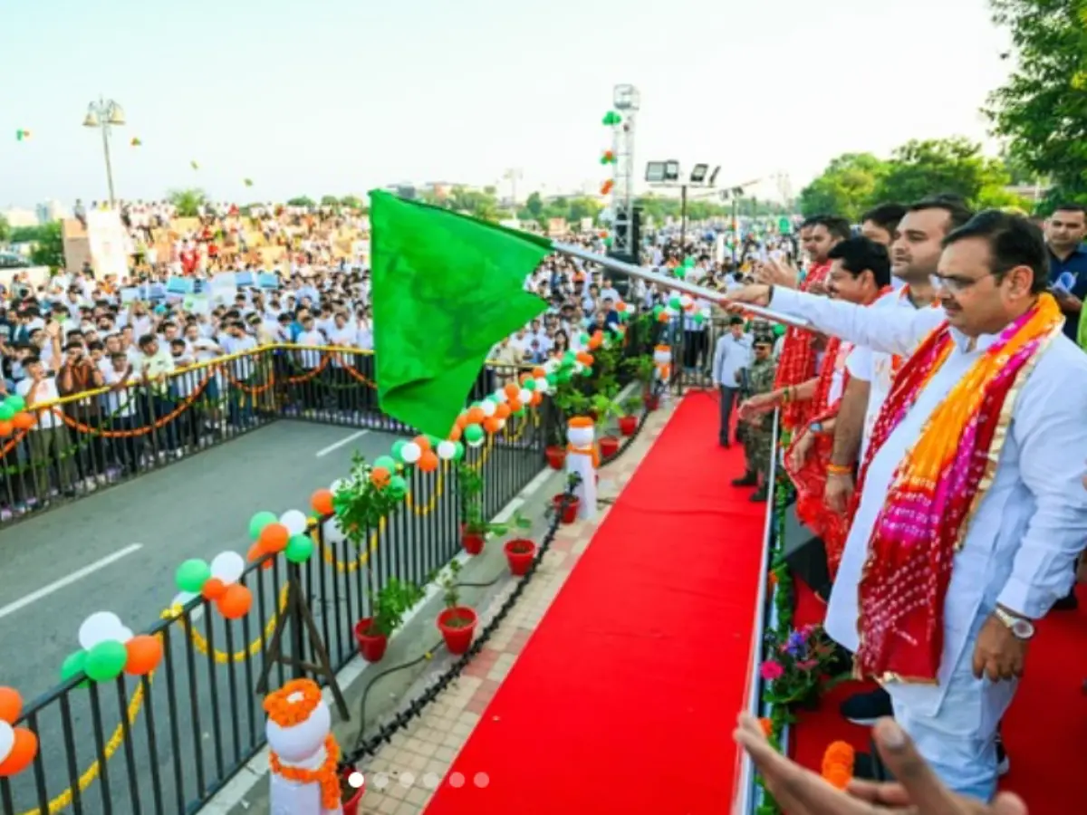 फिट इंडिया के तहत शुरू हुई "नमो युवा रन", CM भजनलाल ने दिखाई हरी झंडी फिट इंडिया के तहत शुरू हुई "नमो युवा रन", CM भजनलाल ने दिखाई हरी झंडी