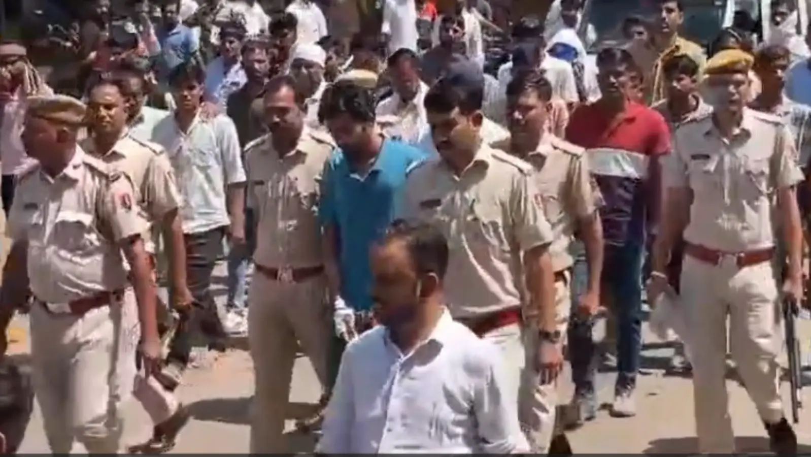 Churu: आशिक ने कॉलेज जाती हुई गर्लफ्रेंड में घोंपा चाकू, पुलिस ने निकाली बाजार में परेड