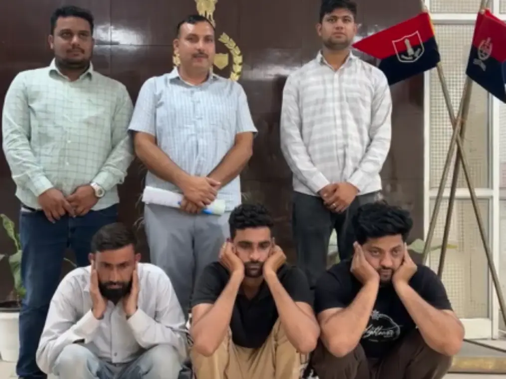 Bhiwadi: 61 करोड़ की ठगी करने वाले 3 आरोपी गिरफ्तार, कई राज्यो से लोगों को जाल में फंसाते Bhiwadi: 61 करोड़ की ठगी करने वाले 3 आरोपी गिरफ्तार, कई राज्यो से लोगों को जाल में फंसाते