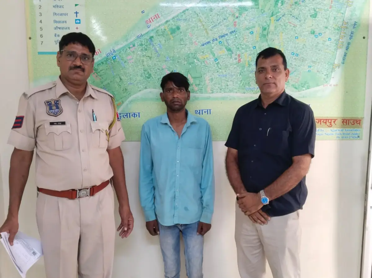 Jaipur: 25 हजार रुपये में खरीदी 3 लाख रुपये की बाइक! AI जनरेटे की फर्जी RC Jaipur: 25 हजार रुपये में खरीदी 3 लाख रुपये की बाइक! AI जनरेटे की फर्जी RC