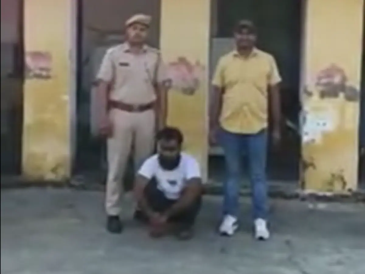 बांग्लादेश की ऐप BKASH के जरिए करता था पैसों की वसूली, मौलवी सोयब गिरफ्तार बांग्लादेश की ऐप BKASH के जरिए करता था पैसों की वसूली, मौलवी सोयब गिरफ्तार