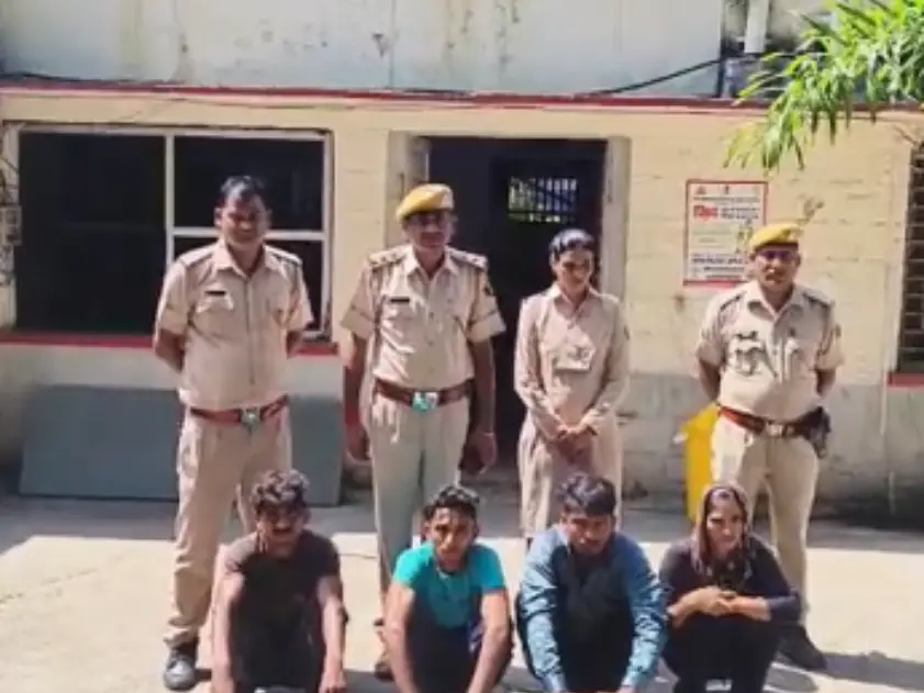 Jhalawar: स्कूल से 13 साल की बच्ची पहुंची सीधा शादी के मंडप! फिर दुगनी उम्र के युवक... Jhalawar: स्कूल से 13 साल की बच्ची पहुंची सीधा शादी के मंडप! फिर दुगनी उम्र के युवक...