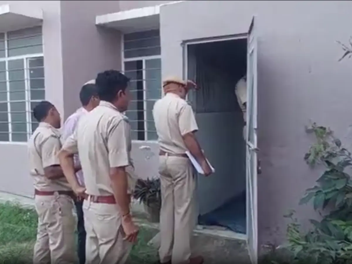 रींगस कस्बे में स्कूल से 4 बच्चे रहस्यमय तरीके से लापता, कुछ ही घंटों में पुलिस ने ढूंढा रींगस कस्बे में स्कूल से 4 बच्चे रहस्यमय तरीके से लापता, कुछ ही घंटों में पुलिस ने ढूंढा